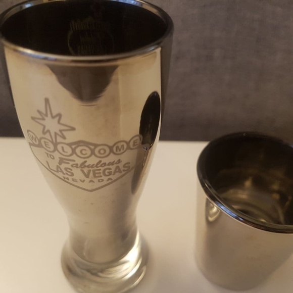 4 Las Vegas Shot Glasses - Picture 9 of 10